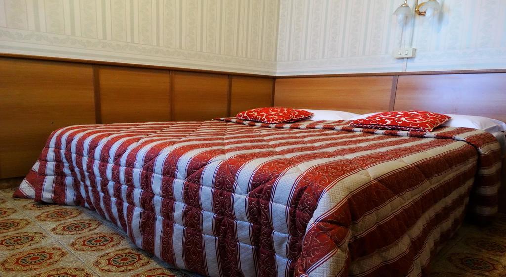 Hotel Cristina โรม ภายนอก รูปภาพ