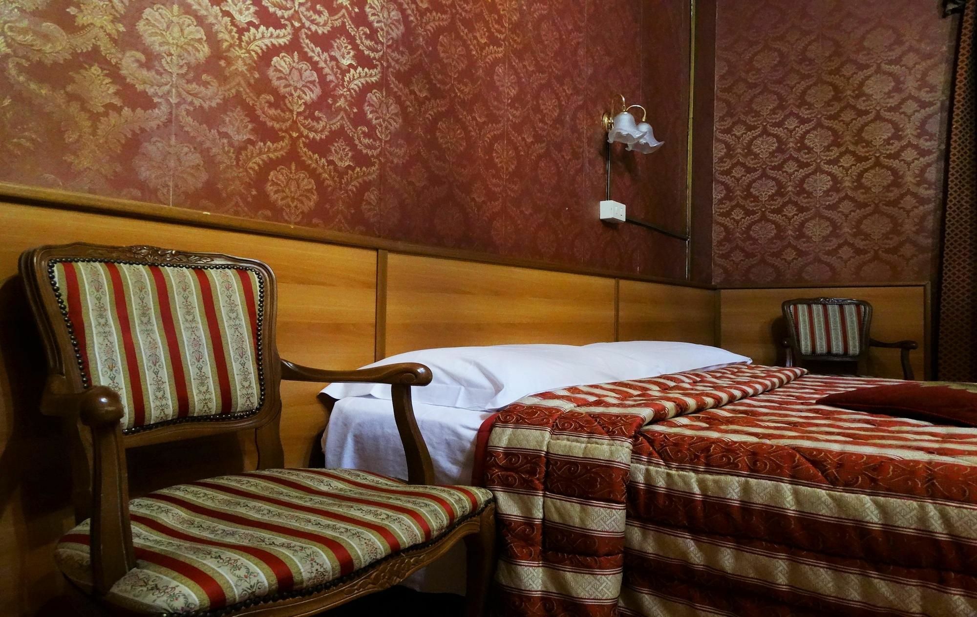 Hotel Cristina โรม ภายนอก รูปภาพ
